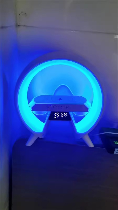 One charge can last for a week. The appearance is also my favorite style. It looks very pleasing to the eye. The sound quality is good.