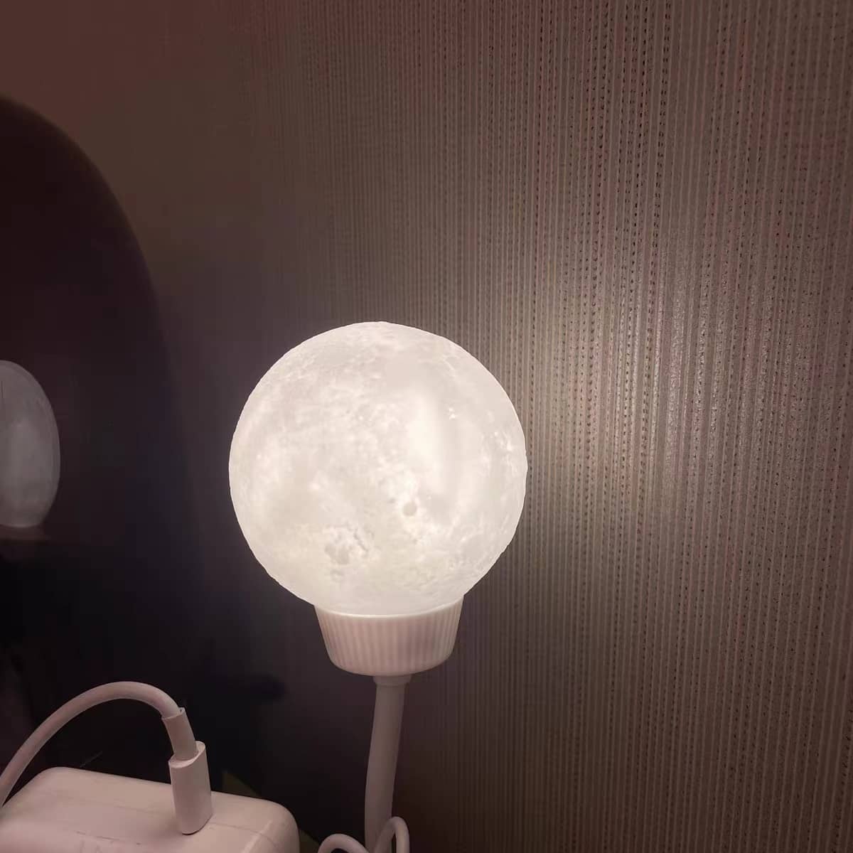 The voice-controlled induction light has arrived! It looks pretty good! After using it, the effect is very good! The price is affordable! The cost performance is very high! Very satisfied shopping experience! Full five-star rating! Will come back to buy if needed! Will also recommend to friends in need!