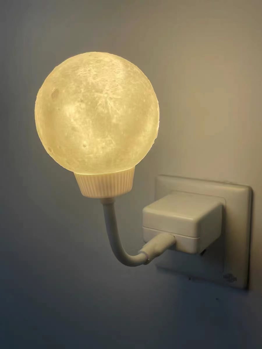 Cheap and practical, love it so much! This is voice-controlled, super convenient. It's small and easy to carry. The workmanship and materials are very good, excellent value for money.