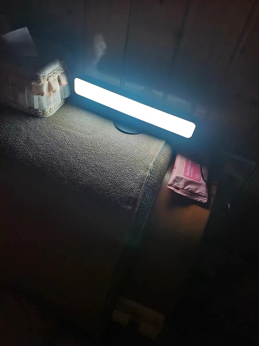 The voice-controlled light has good quality, soft light, fine workmanship, affordable price, worth buying.