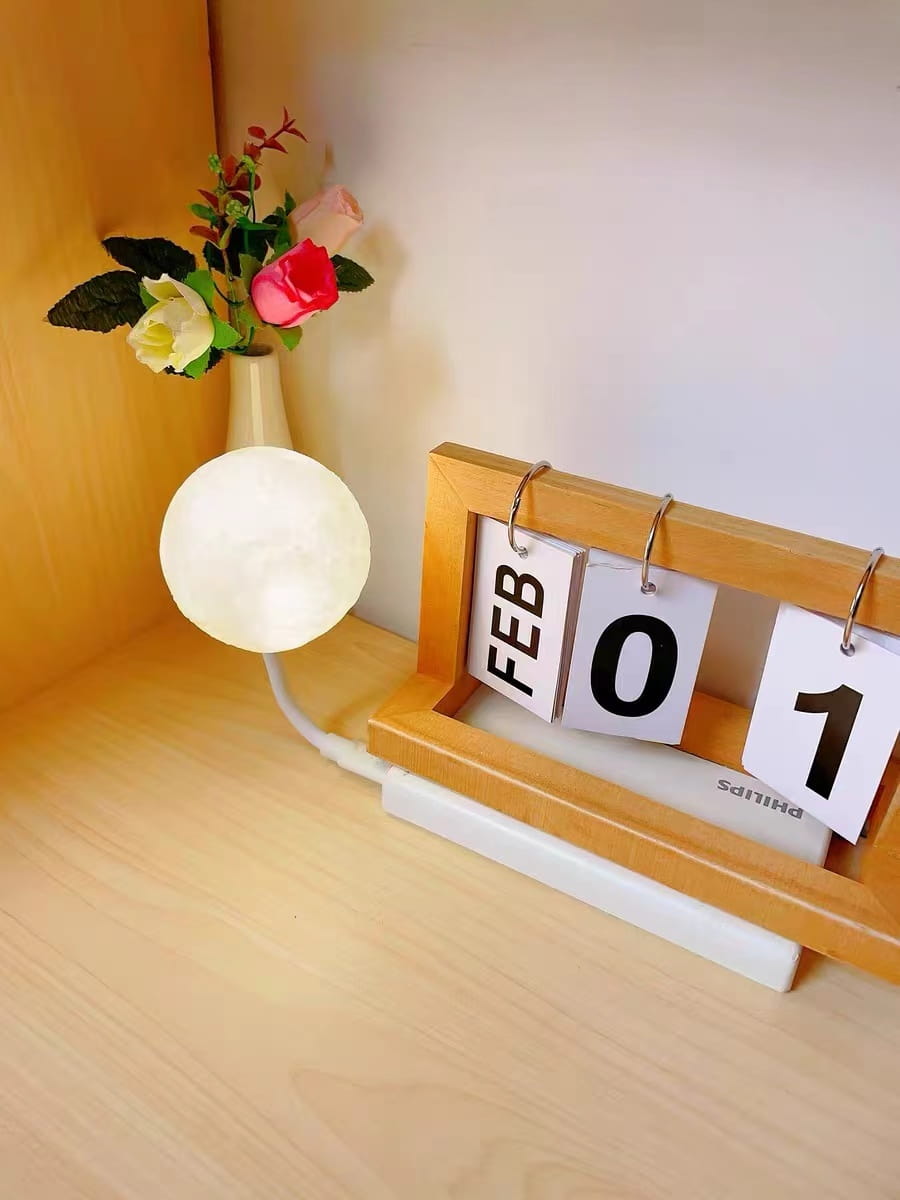 Super useful and cozy little desk lamp, very compact and doesn't take up much space. The voice control feature allows you to change colors and adjust brightness, which is awesome. It also has a great design and the ability to freely rotate the direction. It's currently my favorite little item, very satisfied.